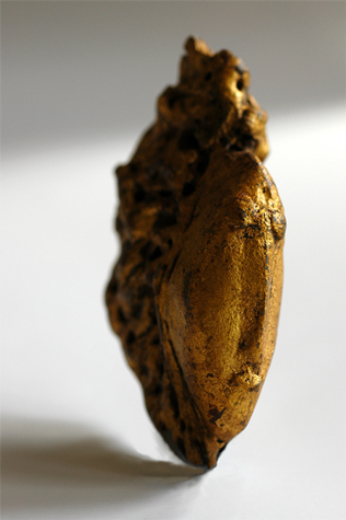 Medium: 'Gold', Size: '10 x 5 x 4 cm'